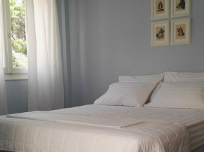 Гостиница Paris Spacious Beach Apartment  Лутраки
